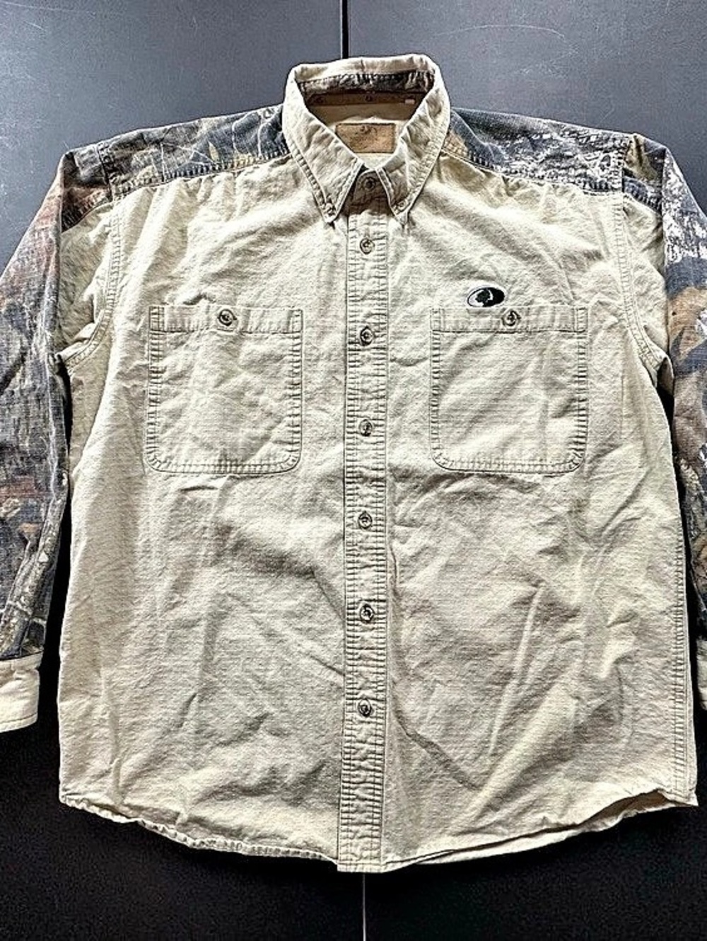Mossy Oak Camo button up shirt with camouflage on shoulders and sleeves size L